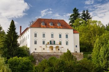 Schloss Ernegg + Ferienhäuser