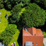 Haus Seewind mit großem Garten von oben.