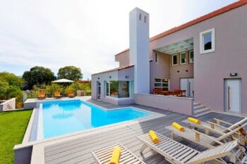 Villa Jure mit Infinity Pool