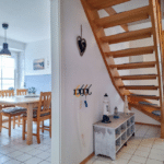 Blick zum Esszimmer und Aufgang zum 2.Schlafzimmer