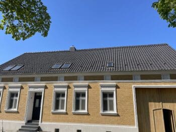 Vierseitenhof mit Pool